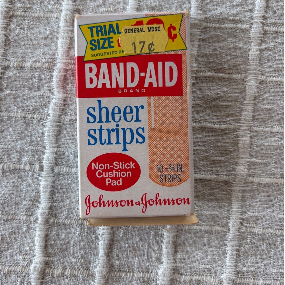 Vintage Johnson & Johnson Band-Aid Sheer Strips Trial Size Box 17 Cent Sticker
